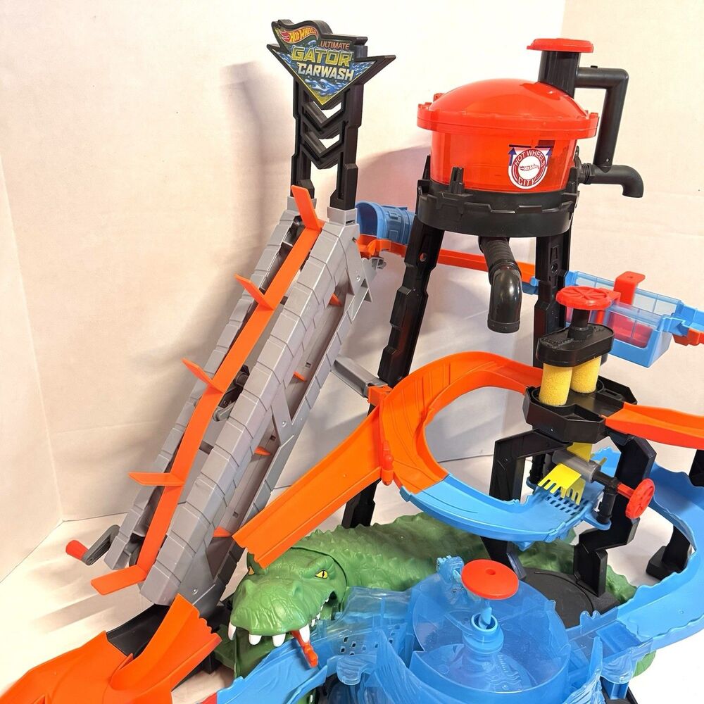 HOT WHEELS Ultimate Gator Car Wash Playset with 1 Color Shifter Car (Bx X) - Picture 3 of 9